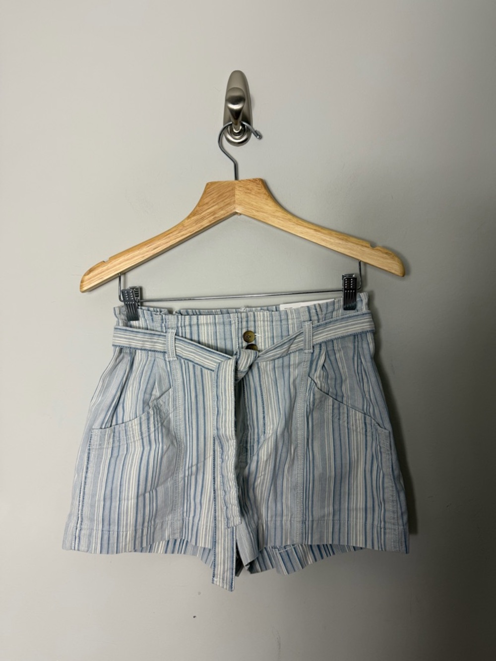 NEW AE American Eagle Mom High Rise Belted Shorts Striped Blue Size 4 *117